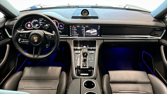 Porsche Panamera 4 4 of 5