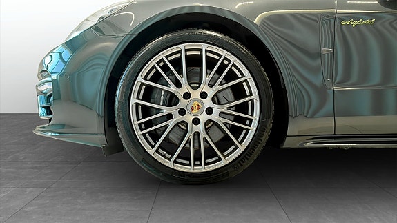 Porsche Panamera 4 9 of 15