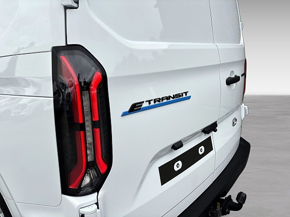 Ford Transit Custom 17 of 19