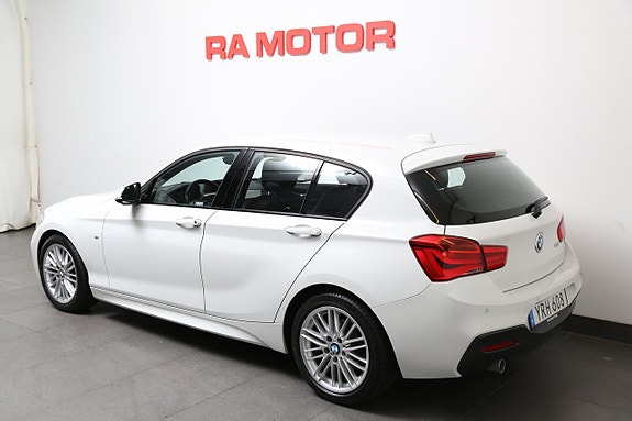 BMW 118i 4 of 5