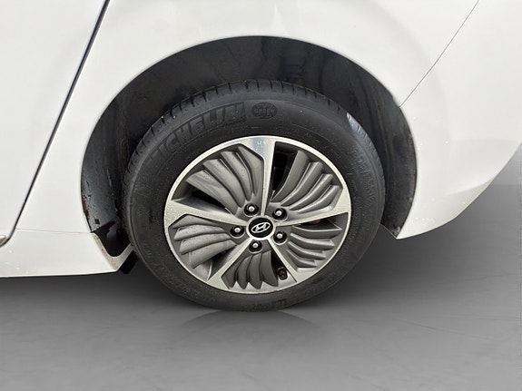 Hyundai IONIQ 28 of 30