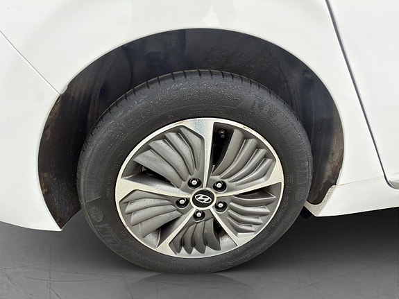 Hyundai IONIQ 29 of 30