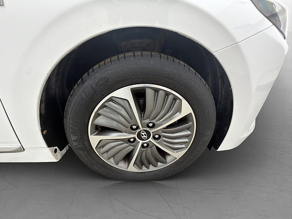 Hyundai IONIQ 26 of 30