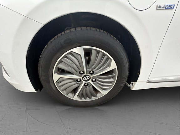 Hyundai IONIQ 27 of 30