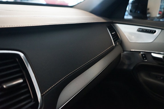 Volvo XC90 10 of 27