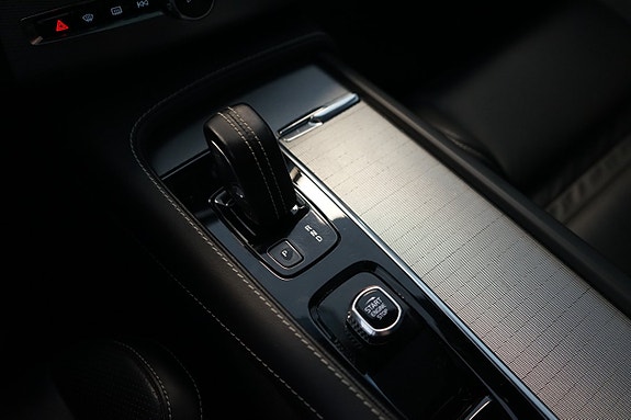 Volvo XC90 11 of 27