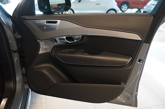 Volvo XC90 12 of 27