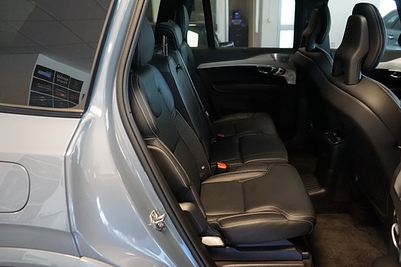 Volvo XC90 16 of 27