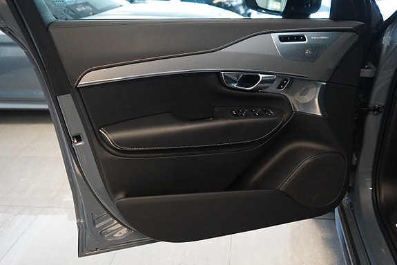 Volvo XC90 4 of 5