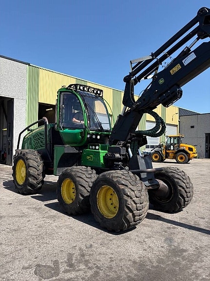 John Deere 1170 E 2 of 24