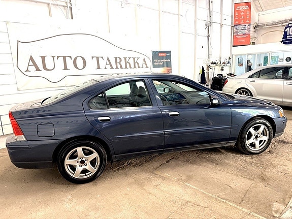 Volvo S60 4 of 5