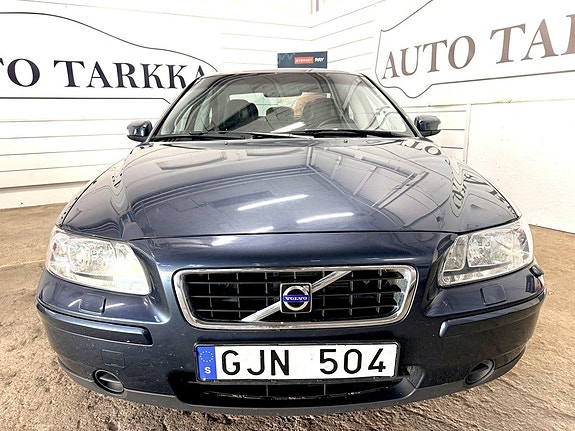 Volvo S60 2 of 5