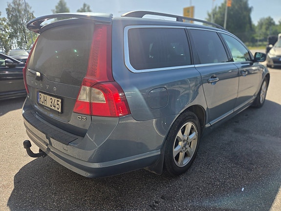 Volvo V70 3 of 7