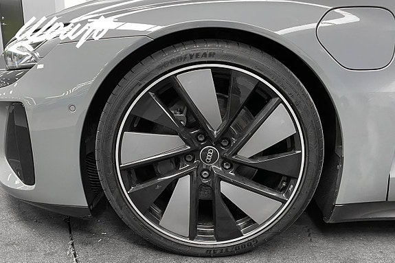 Audi e-tron GT 26 of 26
