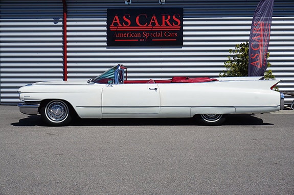 Cadillac Series 62 3 of 5