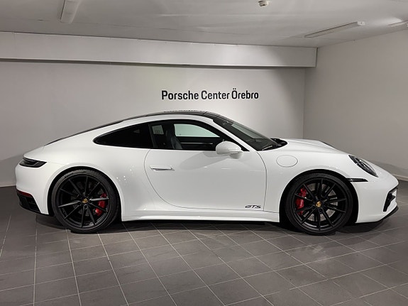 Porsche 911 Carrera 4 GTS 3 of 5