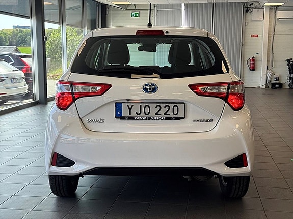 Toyota Yaris 4 of 5