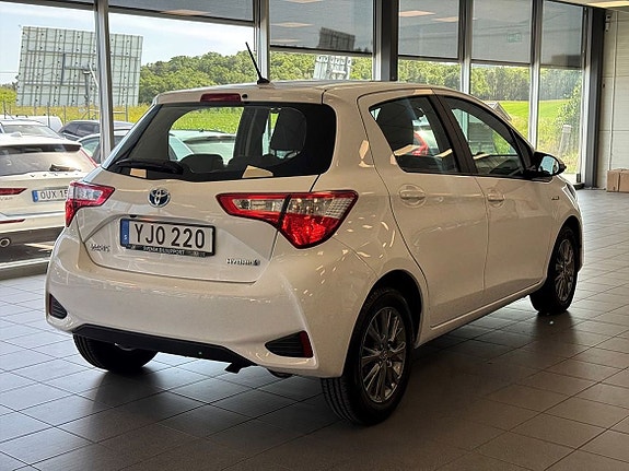 Toyota Yaris 3 of 5