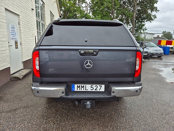 Mercedes-Benz X-Klass 9 of 10