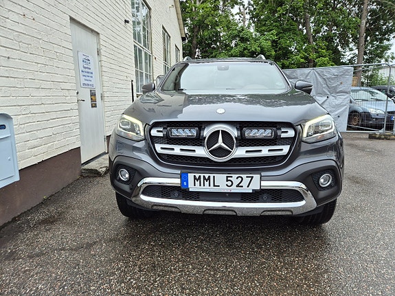 Mercedes-Benz X-Klass 2 of 5