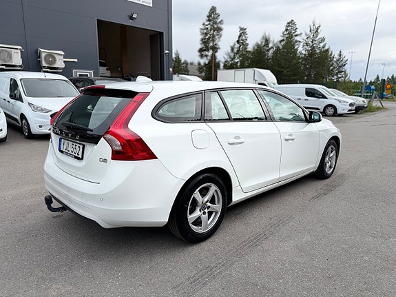 Volvo V60 4 of 5