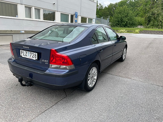 Volvo S60 3 of 5