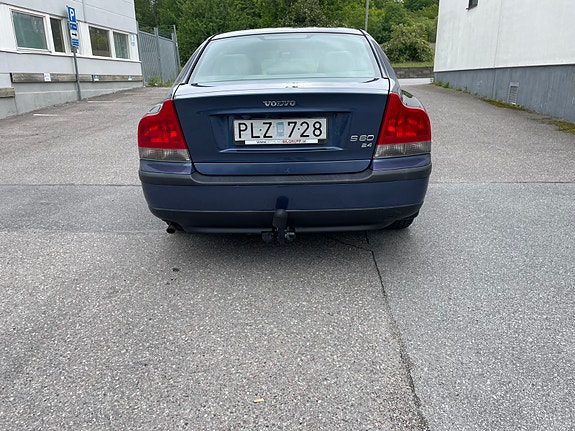 Volvo S60 4 of 5