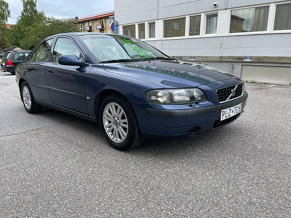 Volvo S60 2 of 5