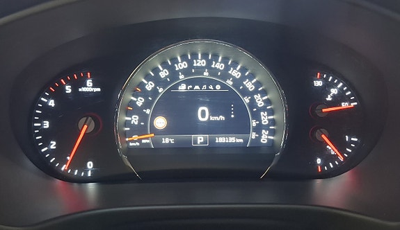Kia Sorento 16 of 28