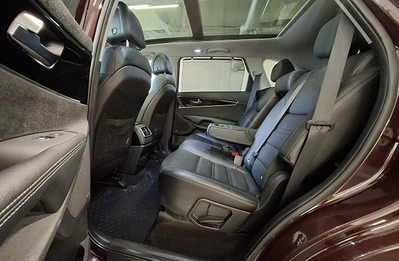 Kia Sorento 14 of 28