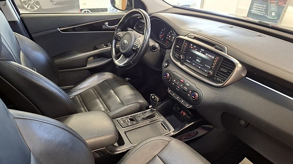 Kia Sorento 10 of 28