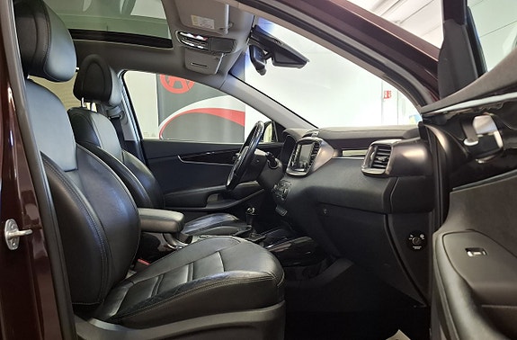 Kia Sorento 12 of 28