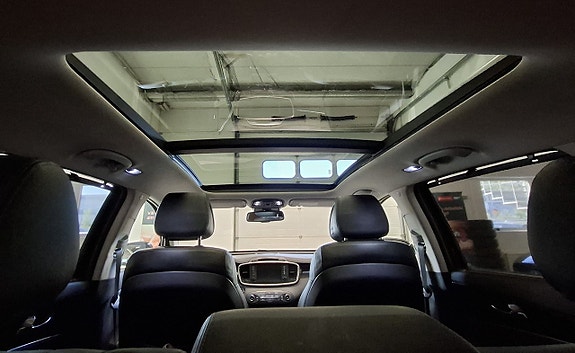 Kia Sorento 4 of 28