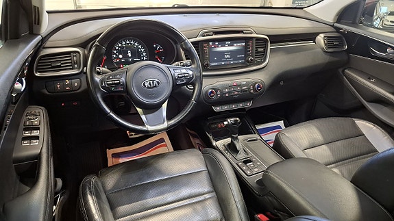 Kia Sorento 2 of 28