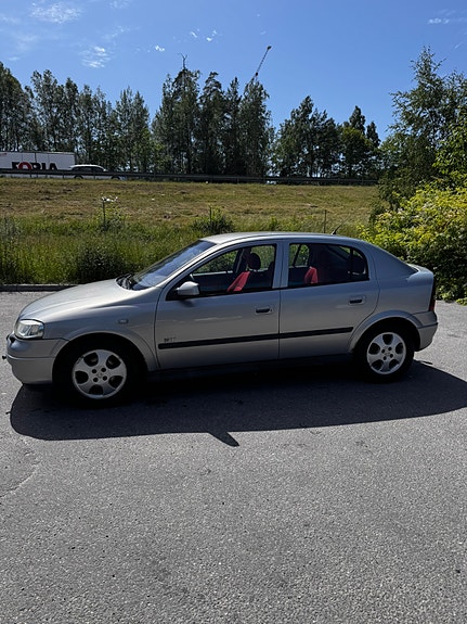 Opel Astra 2 of 5