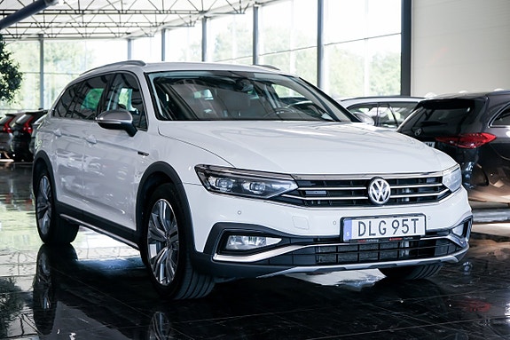 Volkswagen Passat Alltrack 2 of 5