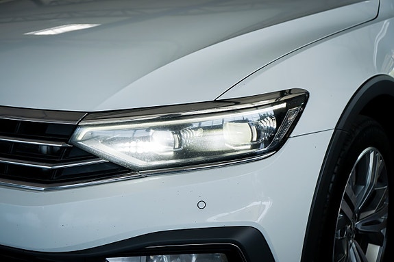 Volkswagen Passat Alltrack 4 of 5
