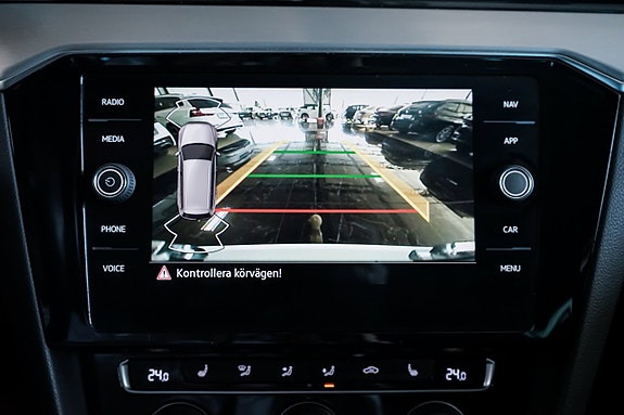 Volkswagen Passat Alltrack 24 of 30