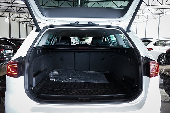 Volkswagen Passat Alltrack 9 of 30