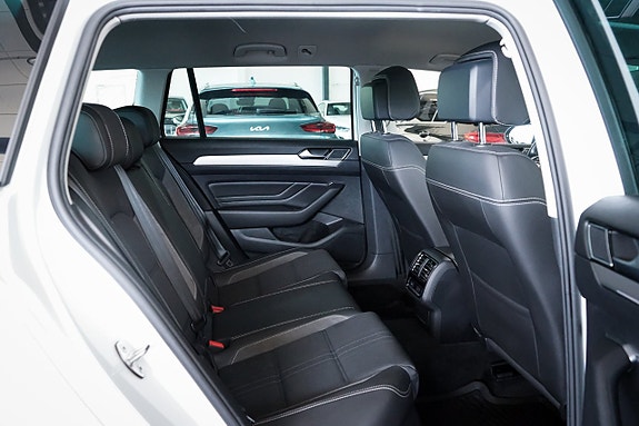 Volkswagen Passat Alltrack 12 of 30