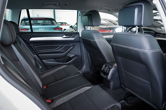 Volkswagen Passat Alltrack 13 of 30