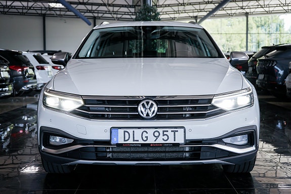 Volkswagen Passat Alltrack 3 of 5