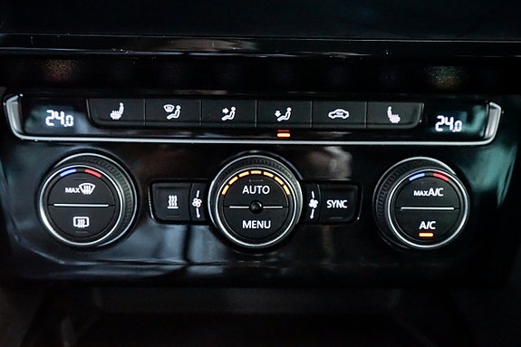 Volkswagen Passat Alltrack 25 of 30