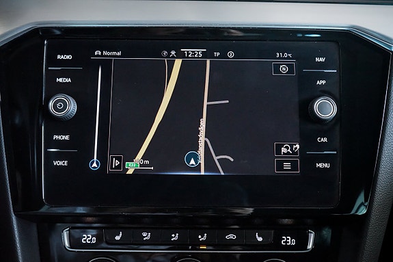 Volkswagen Passat Alltrack 17 of 30