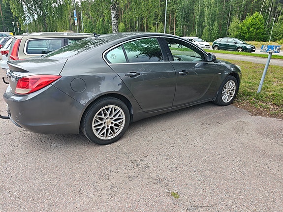 Opel Insignia 2 of 5