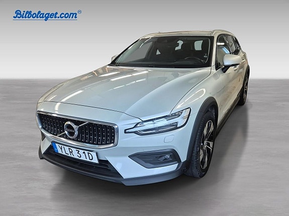 Volvo V60 Cross Country 2 of 5