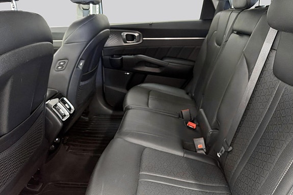 Kia Sorento 9 of 21