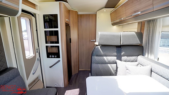 Adria Coral 670 SL | Långbäddar | AC x2 9 of 21