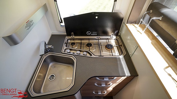 Adria Coral 670 SL | Långbäddar | AC x2 12 of 21
