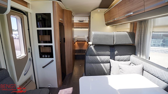 Adria Coral 670 SL | Långbäddar | AC x2 8 of 21